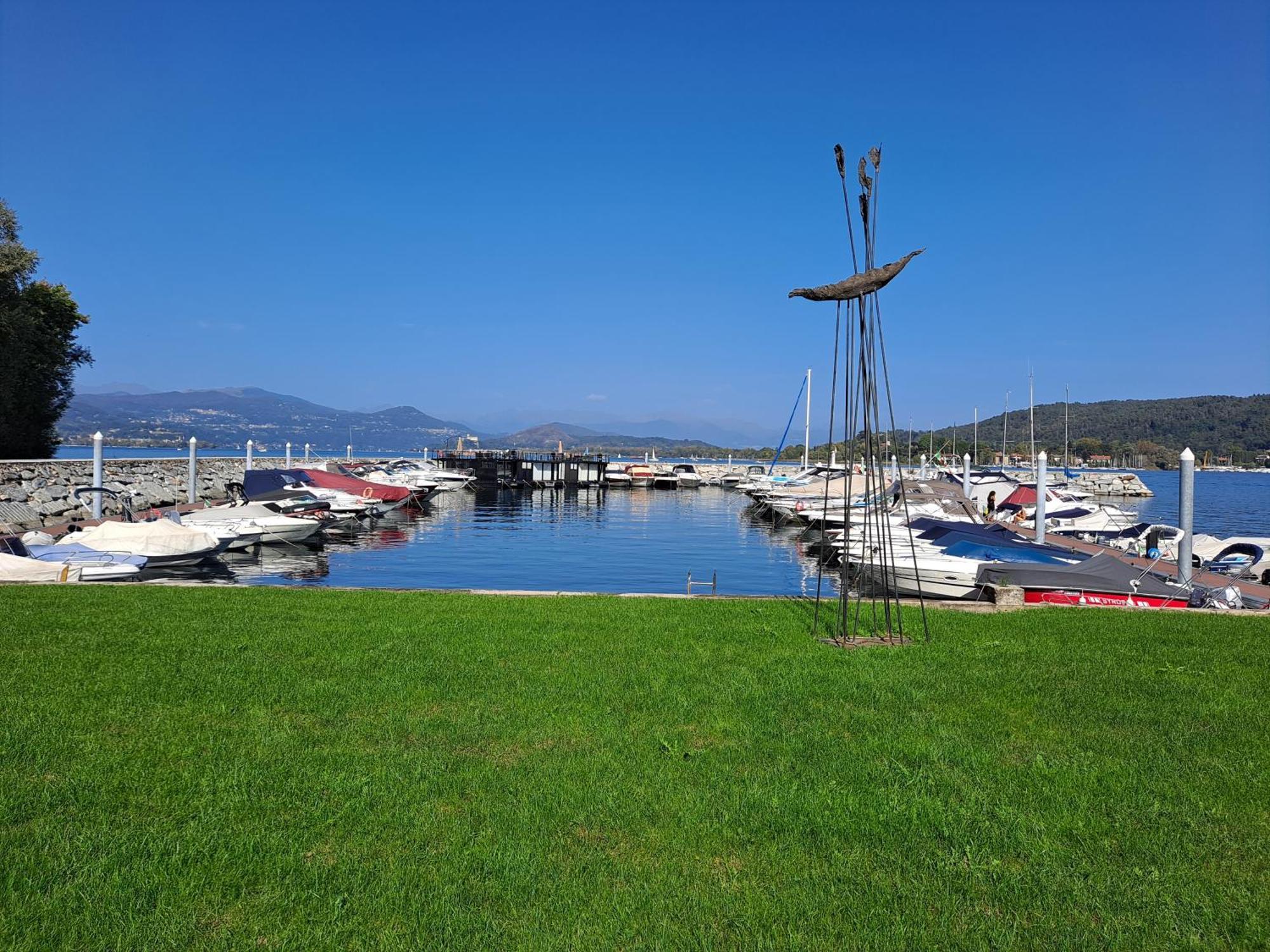 Floating Experience Black Pearl, Lago Maggiore 도멜레토 외부 사진