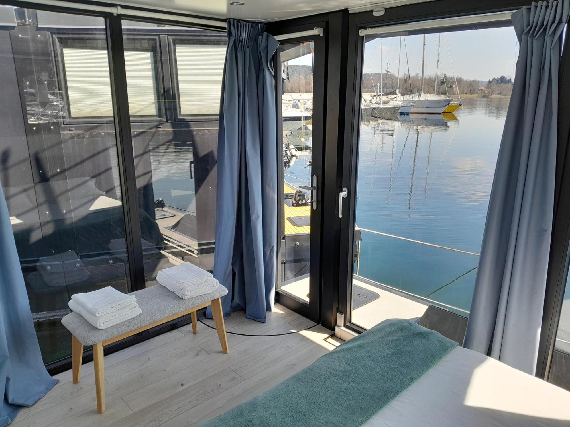 Floating Experience Black Pearl, Lago Maggiore 도멜레토 외부 사진