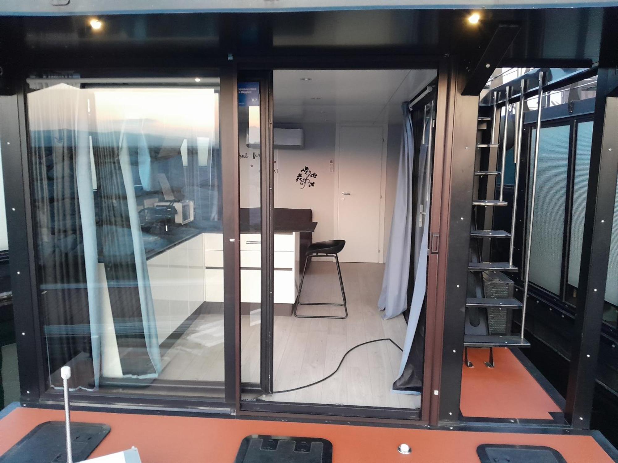 Floating Experience Black Pearl, Lago Maggiore 도멜레토 외부 사진
