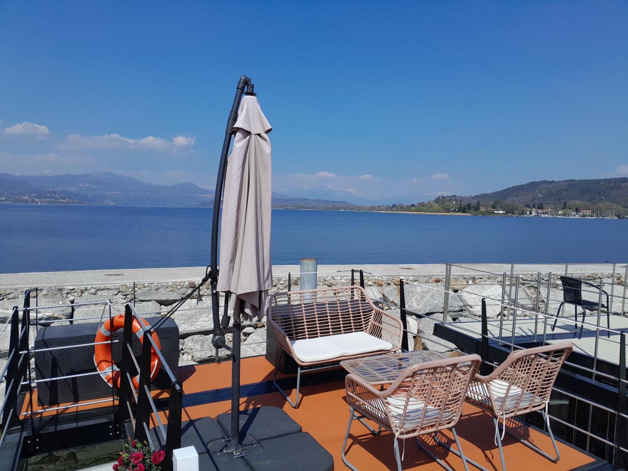 Floating Experience Black Pearl, Lago Maggiore 도멜레토 외부 사진