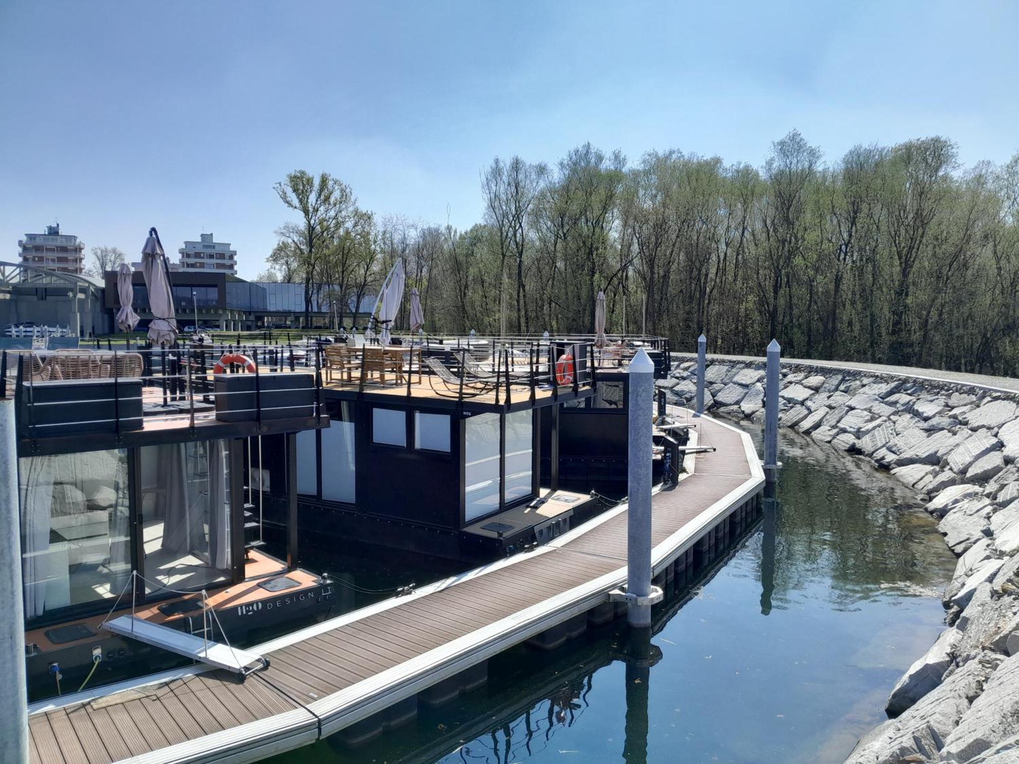 Floating Experience Black Pearl, Lago Maggiore 도멜레토 외부 사진