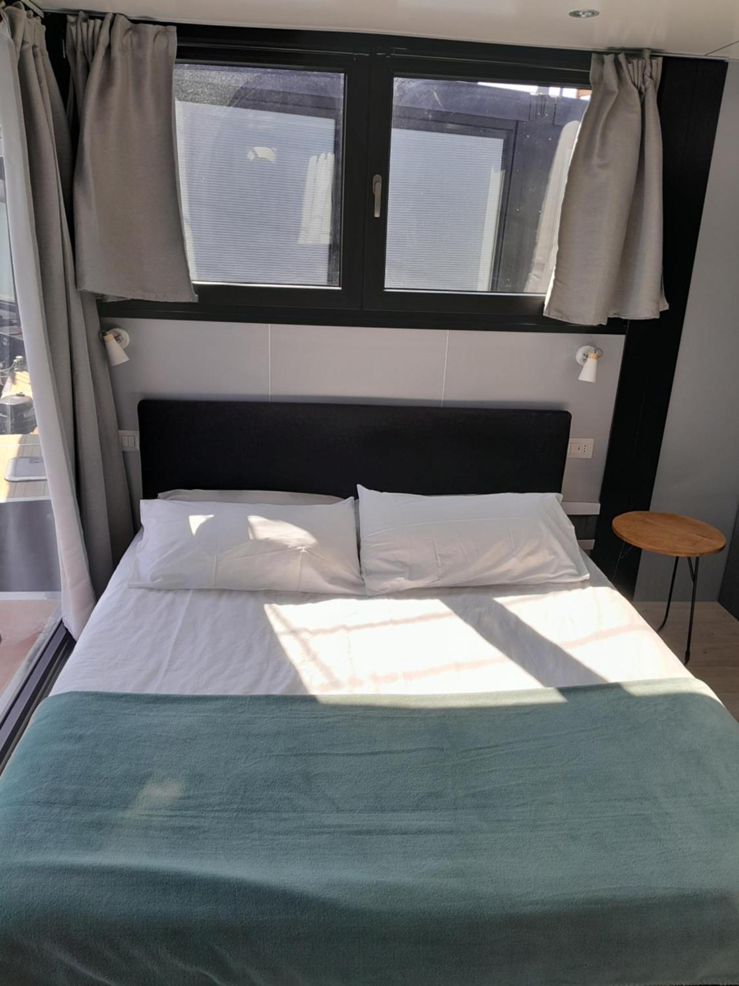 Floating Experience Black Pearl, Lago Maggiore 도멜레토 외부 사진
