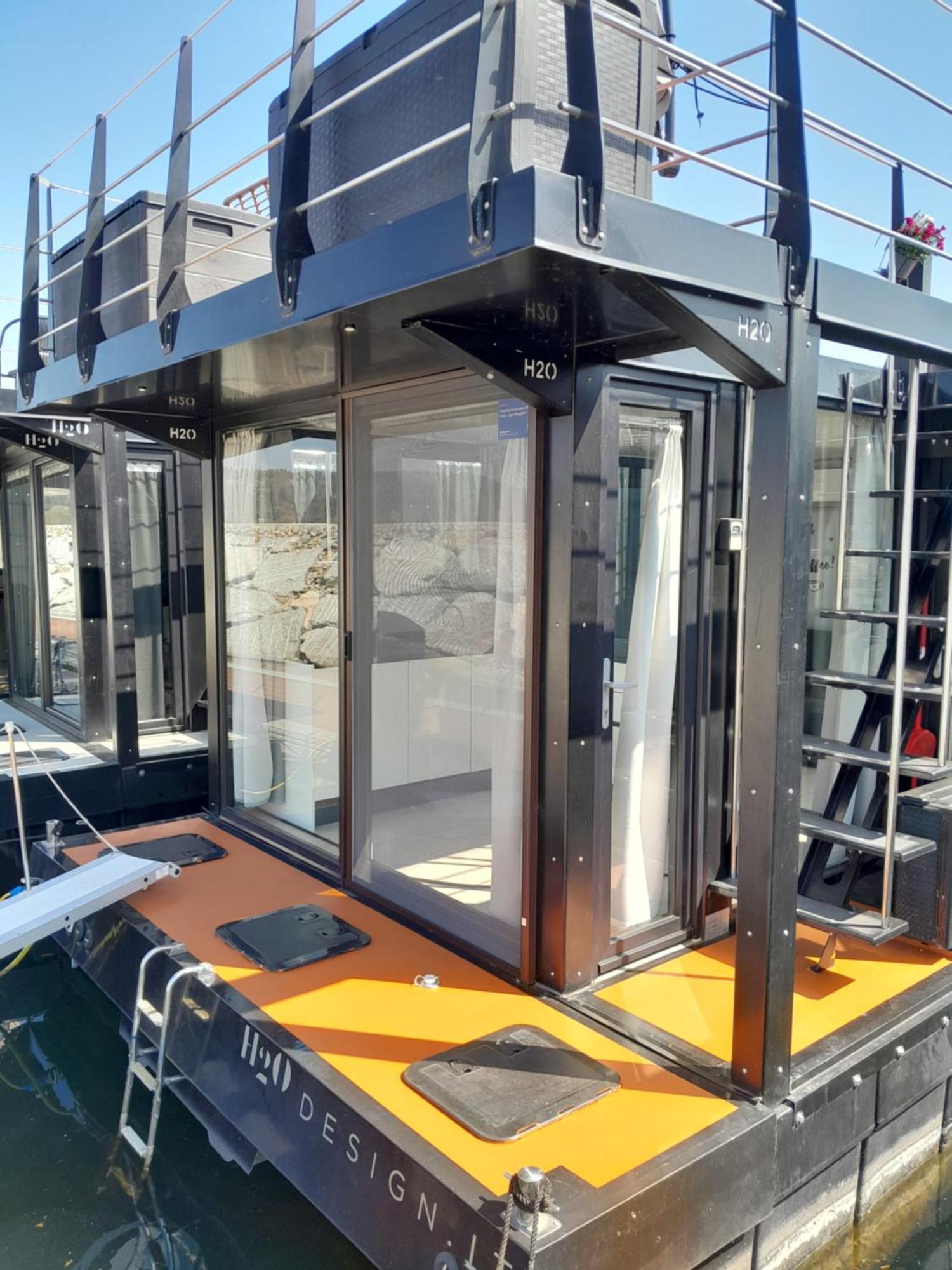 Floating Experience Black Pearl, Lago Maggiore 도멜레토 외부 사진
