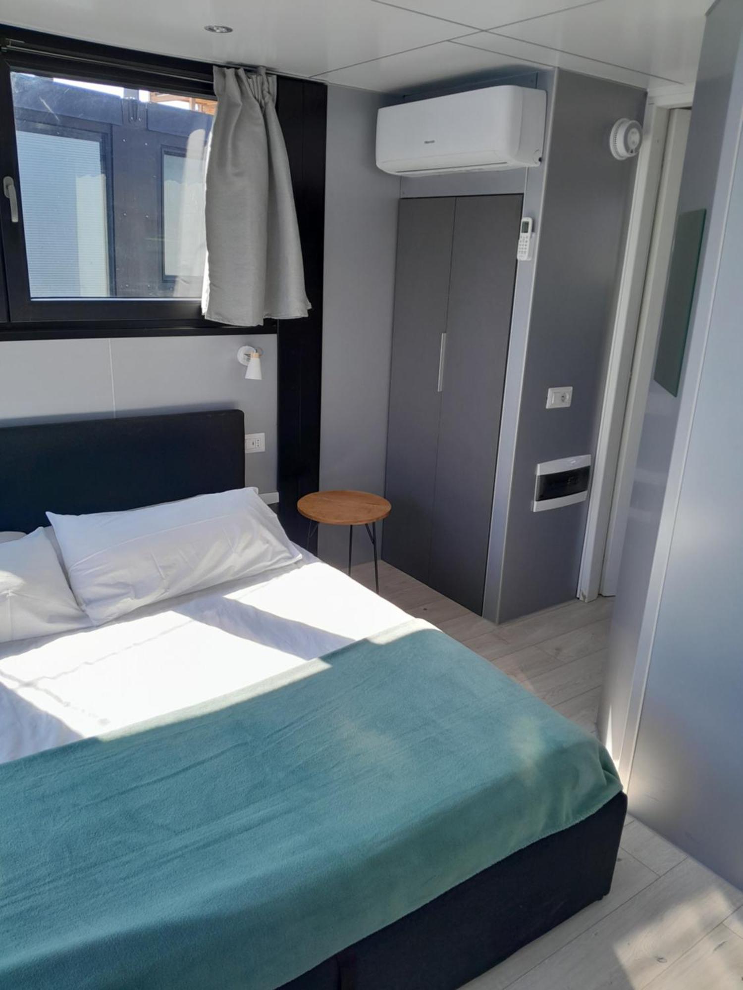 Floating Experience Black Pearl, Lago Maggiore 도멜레토 외부 사진