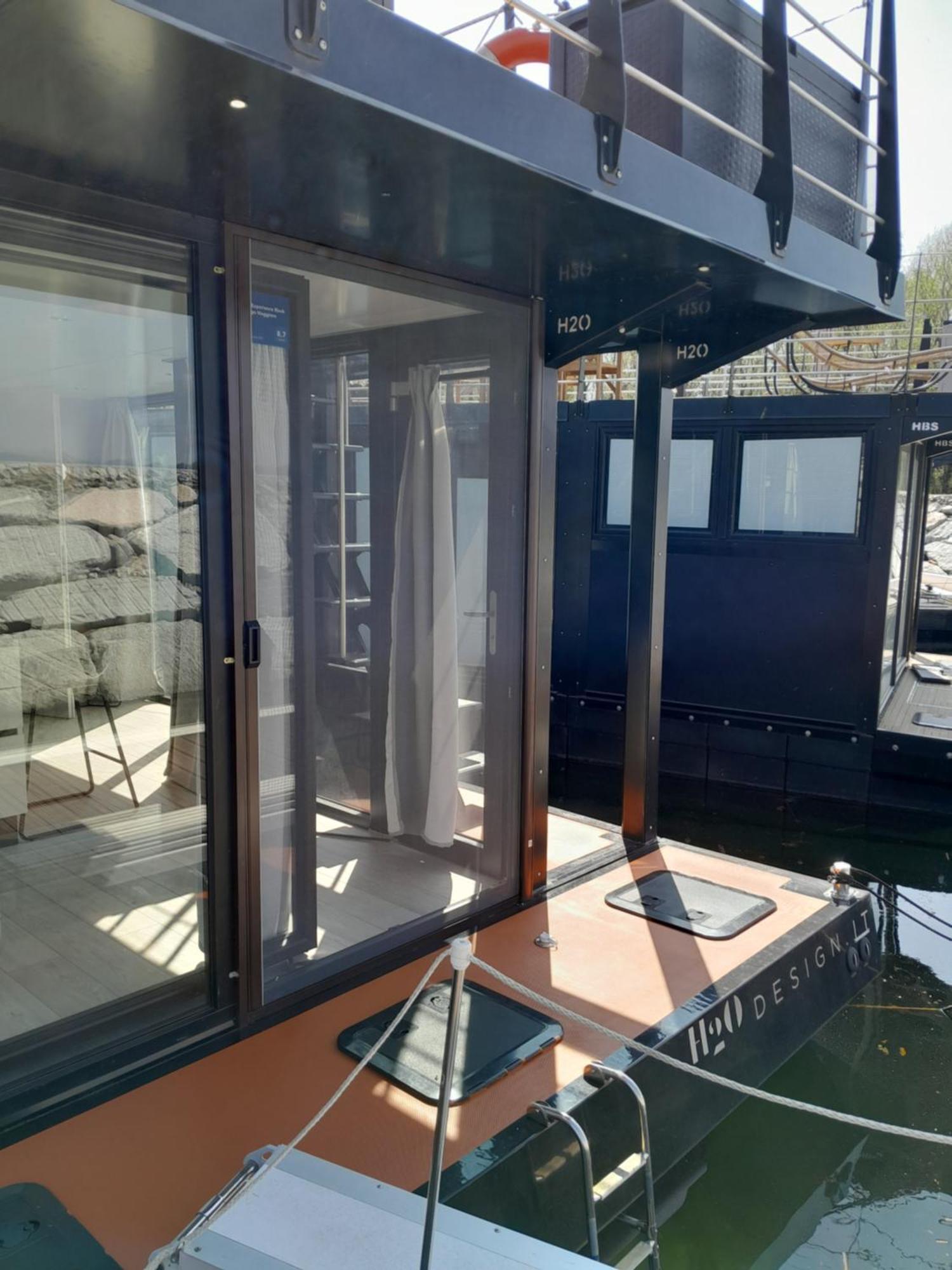 Floating Experience Black Pearl, Lago Maggiore 도멜레토 외부 사진